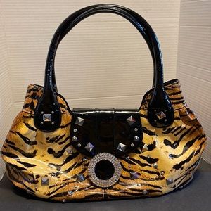 CHARM AND LUCK SHOULDER BAG